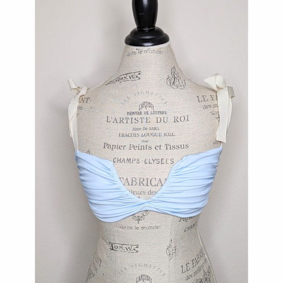 Divino Seas Bikini Top | Cute Ana de Bretana in Tropical Blue - Picture 3 of 5